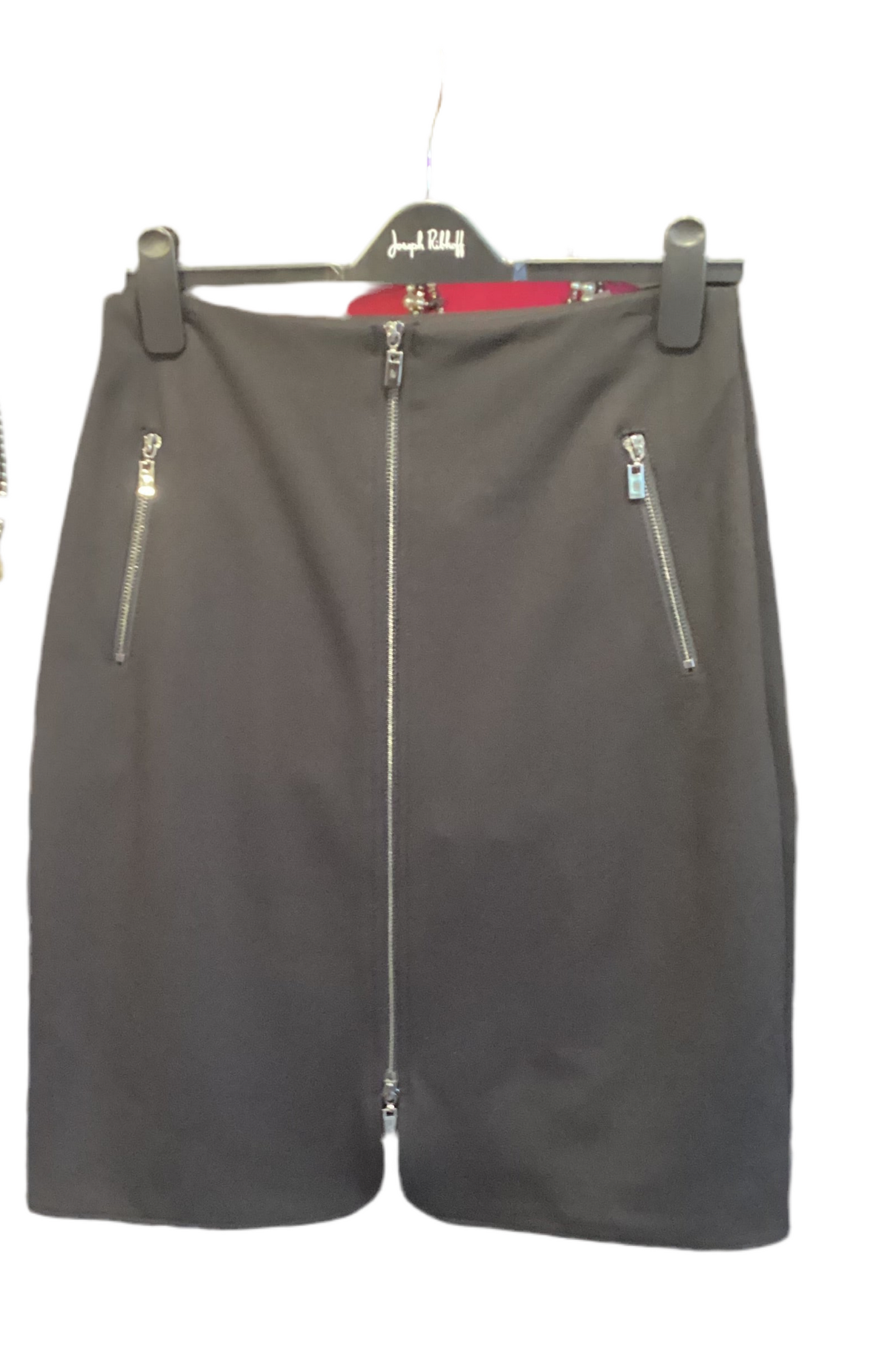 Joseph Ribkoff Knee-length zip pencil skirt.