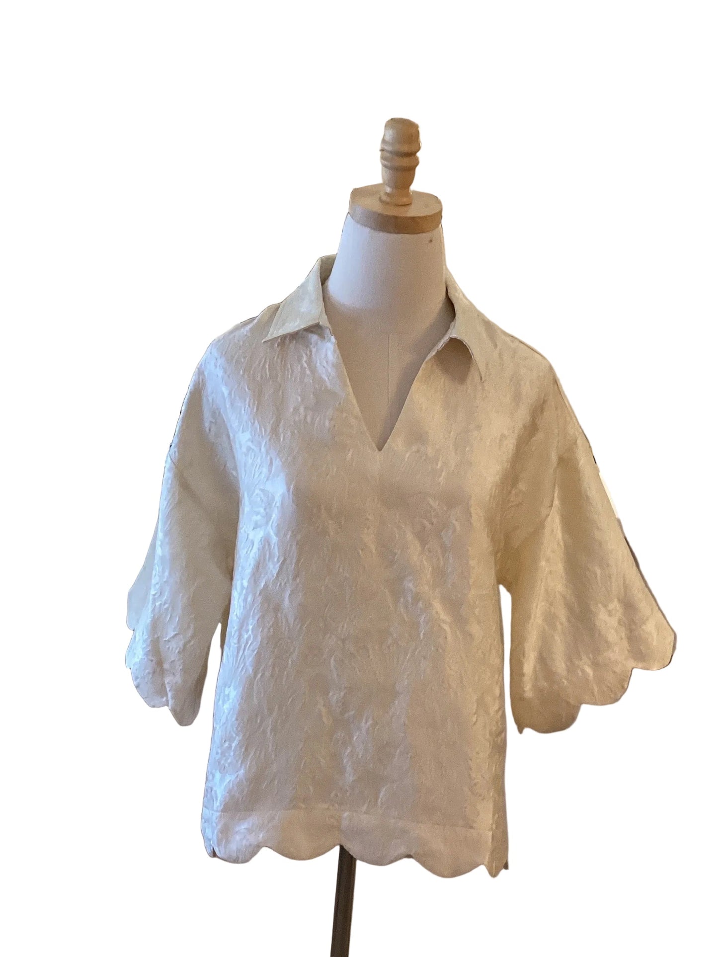 Jodifl ivory brocade v neck top with 3/4 scalloped sleeve and hem and side pockets