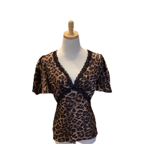 ee some leopard lace trim v neck flutter sleeve top
