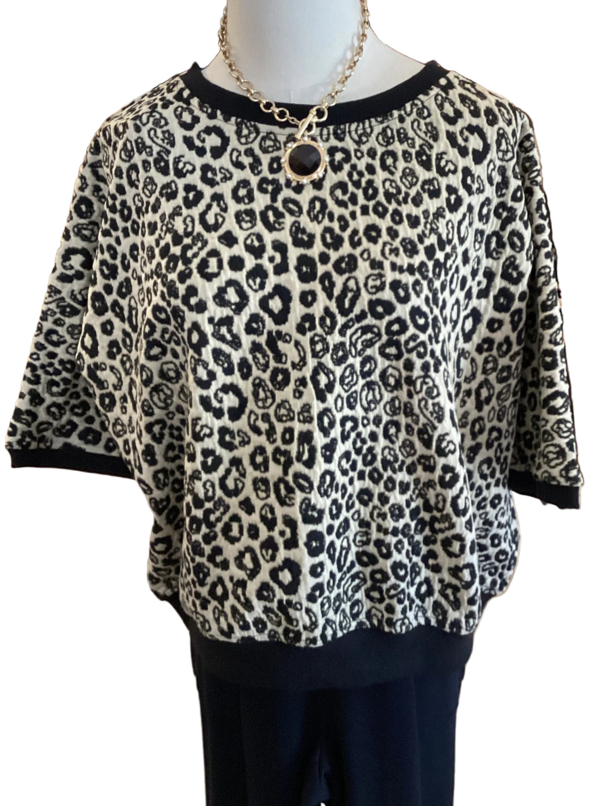 Annie Wear leopard jacquard knit top