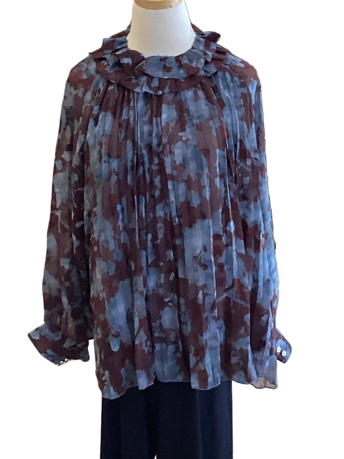 Gigio blue gray pleated top with ruffled neck and lantern sleeves