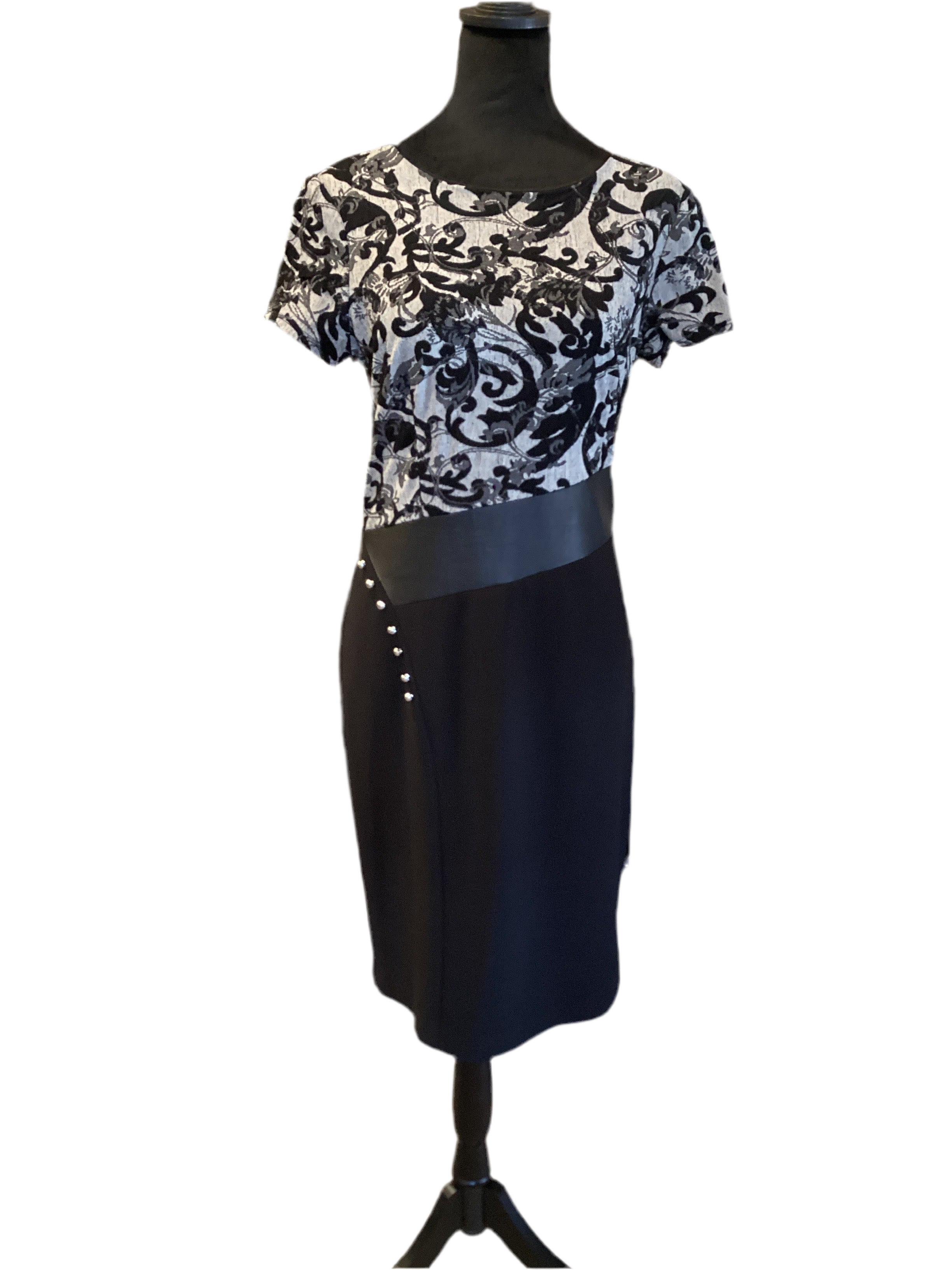 Frank Lyman gray & black print bodice, leather like waistband,black skirt with gold button accent
